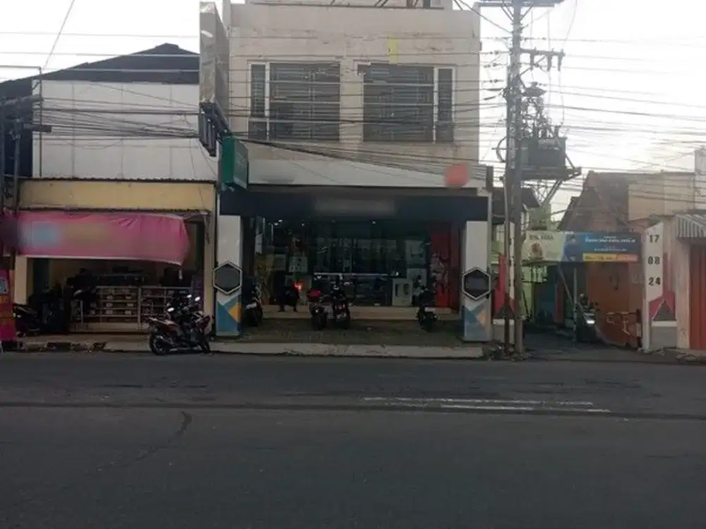 Ruko 3 Lantai Strategis Dekat Hartono Mall Yogyakarta - Cocok untuk Usaha & Investasi