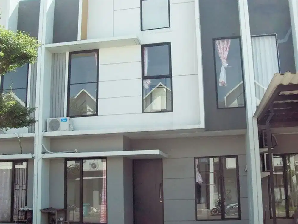 Rumah di Eastern Park Dian Regency