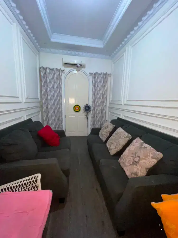 Di jual cepat 1 set sofa rumah tangga