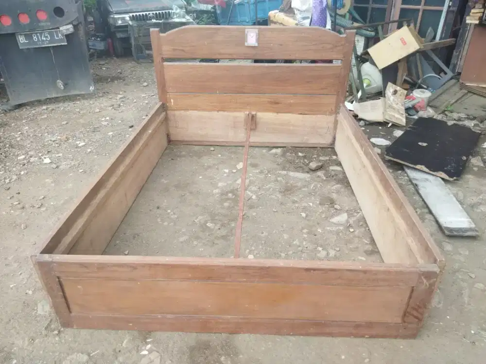 Tempat Tidur kayu kuat tahan