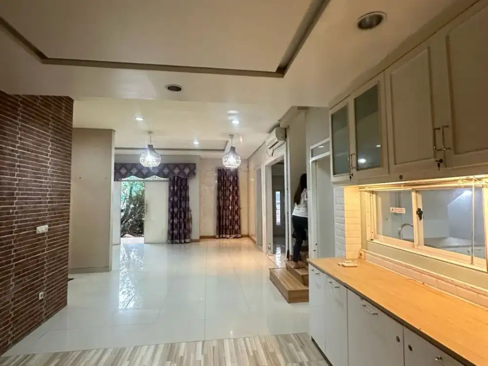 Dijual Rumah Green Lake City, Cluster Amerika Latin, 4+1 KT, SHM, Harga : Rp 5,2 M