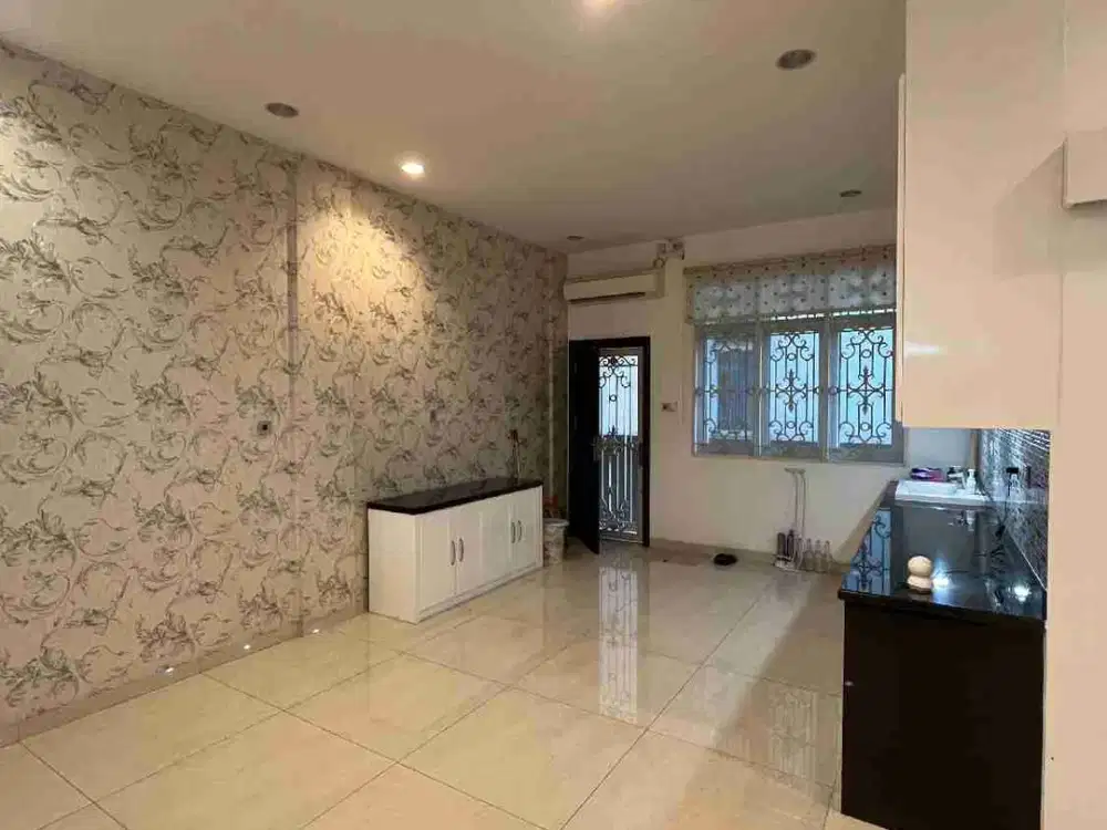 DIJUAL VILLA 3 TINGKAT KOMPLEK MASDULHAK POLONIA