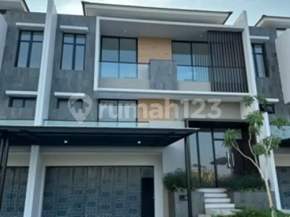 Disewakan Rumah Besar Pik 2 Lokasi Pertengahan Kota Siap Huni