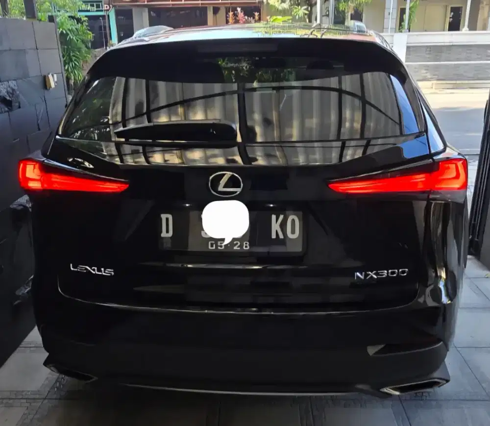 Lexus NX300 Hitam istimewa