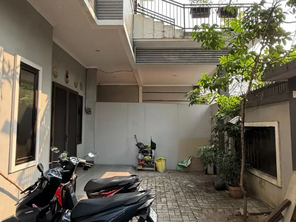 Dijual Rumah Semi Furnished Strategis di Griya Loka BSD, Tangerang Selatan