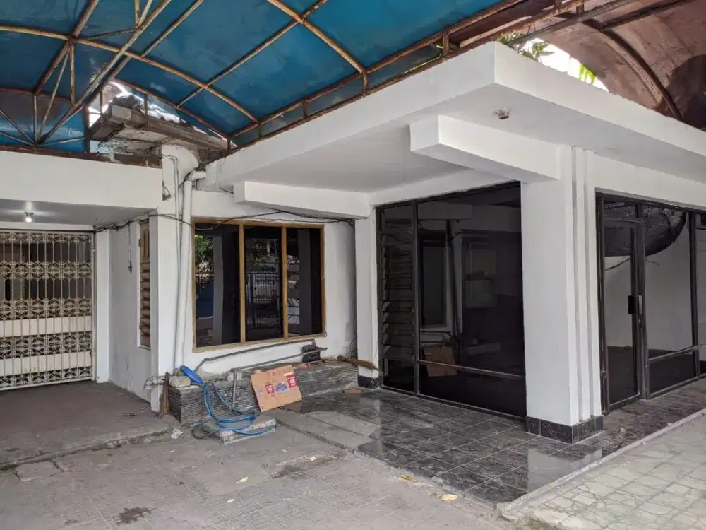 Rumah Usaha* JALAN RAYA PERAK SURABAYA, Hadap Timur , Daya Listrik 6600 Air PDAM