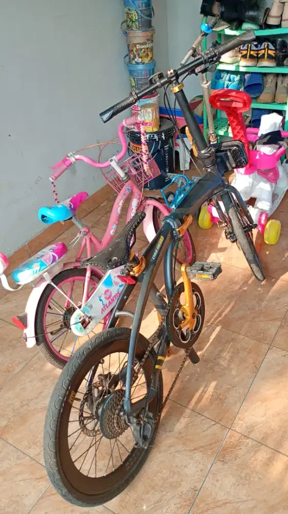 Sepeda lipat merek police