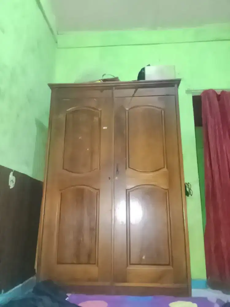 menjual lemari kayu jati asli 2 pintu