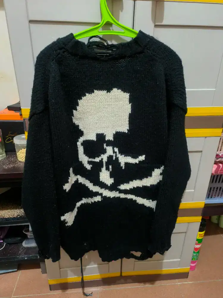 Sweater Mastermind model Ripped bahan Rajut