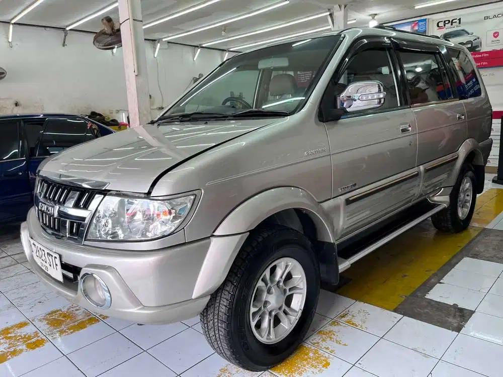 Isuzu Grand touring 2012 Bensin