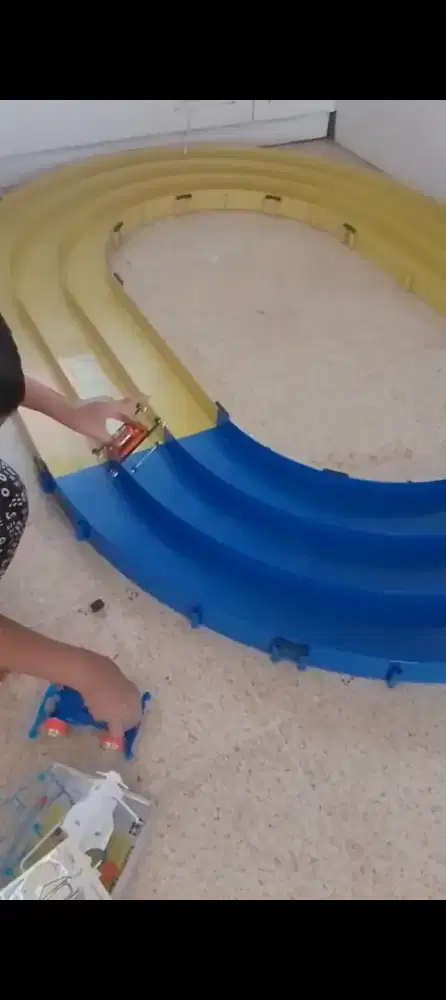 Mainan jalanan sirkuit mobil Tamiya