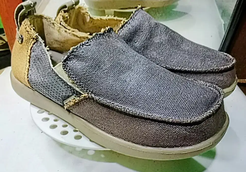 Size 39 - Crocs - Sepatu Pria Casual Slipon Keren Kekinian