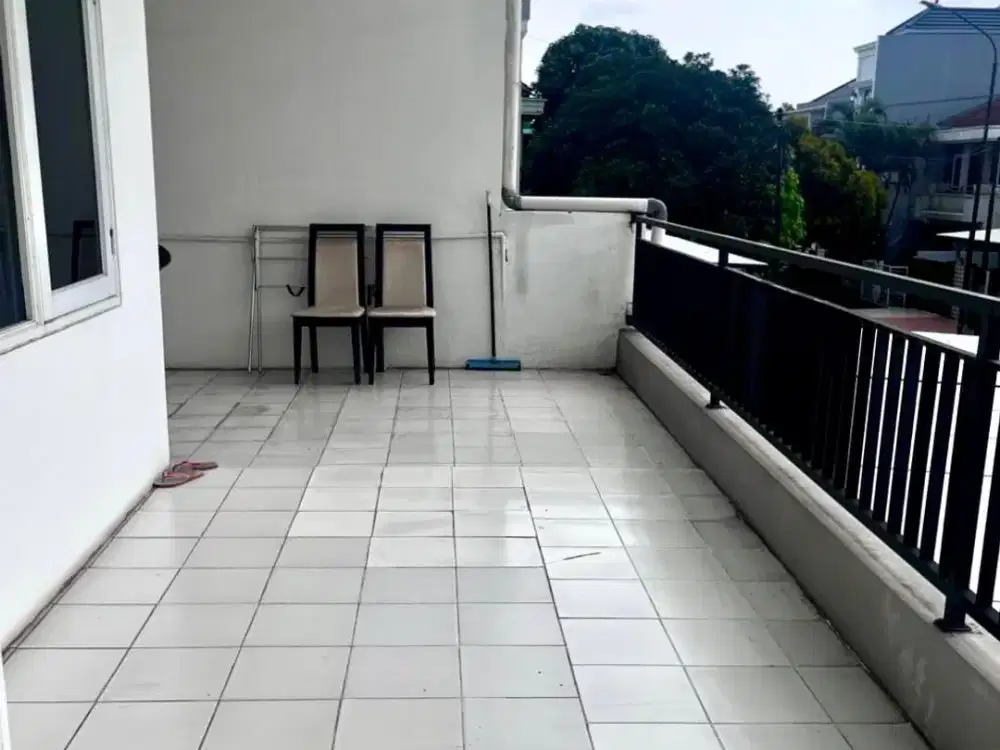 Rumah 2 Lantai Full Furnish Cakung | Sudah Renovasi | LT 200 m²