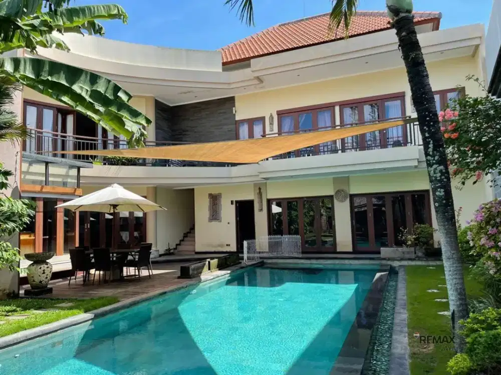 Rumah Mewah 2 Lantai Dijual di Jimbaran dengan Private Pool