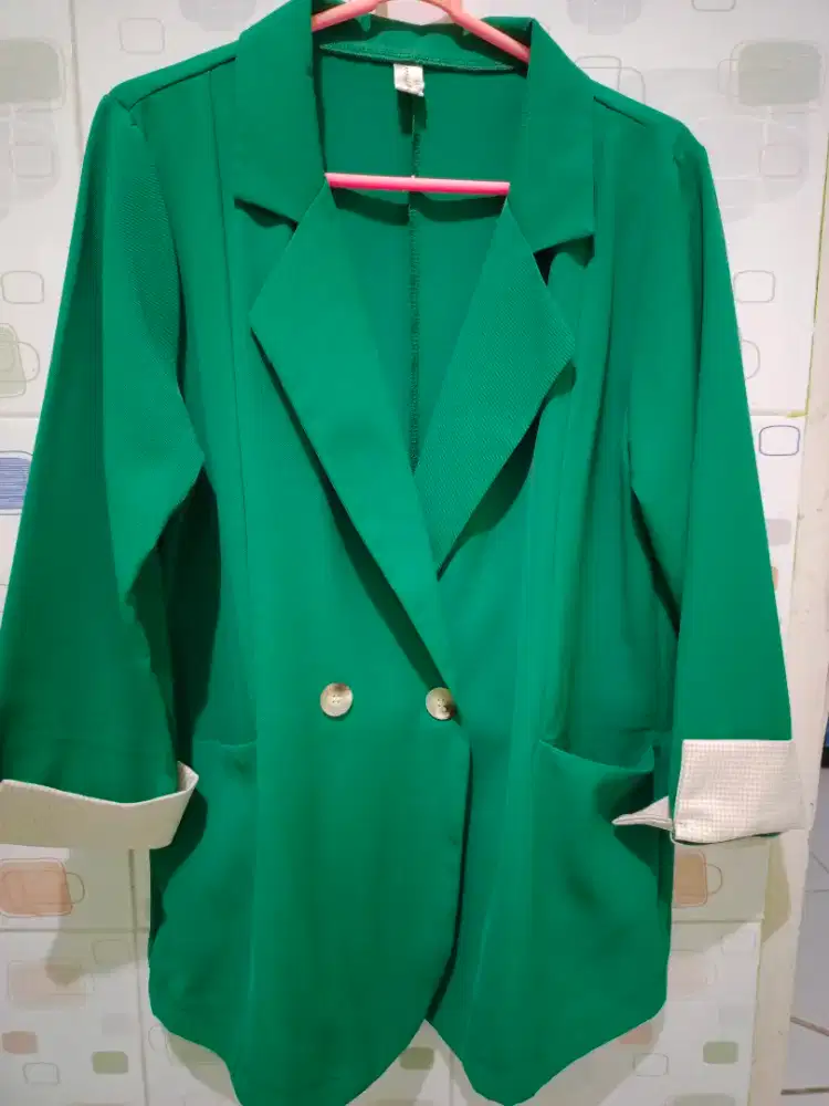 Blazer kerja hijau bekas dan terawat