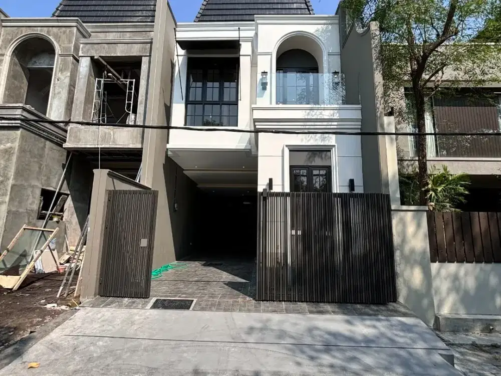 Dijual Rumah ON Progress Manyar Indah American Style