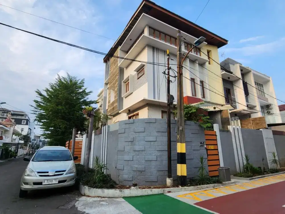 Jual Cepat 2 rumah Di Janur Kuning Residence Hoek + Badan di Kelapa Gading