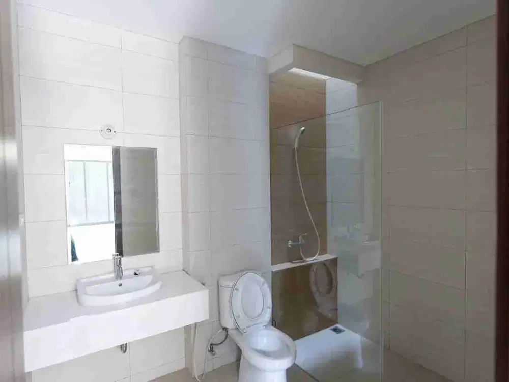 TERMURAH !! DIJUAL Rumah Suvarna Sutera di jalan utama 12X25
