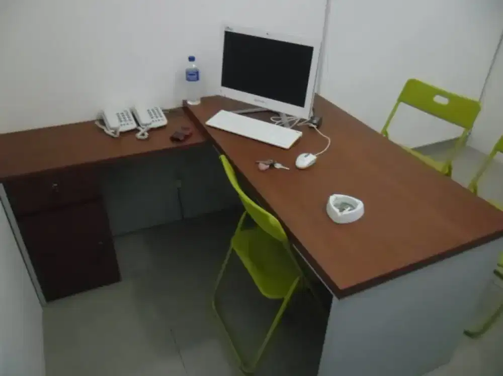 Meja kantor kabunet