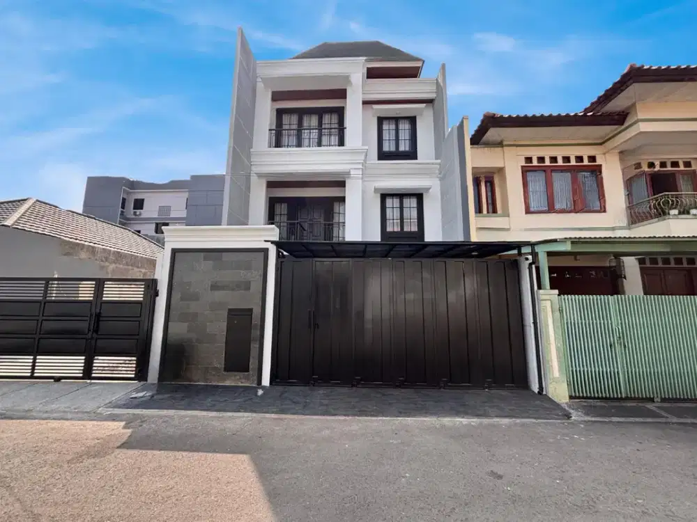 RUMAH PREMIUM 3 LANTAI DI GUDANG PELURU, SIAP LANGSUNG DITEMPATI !