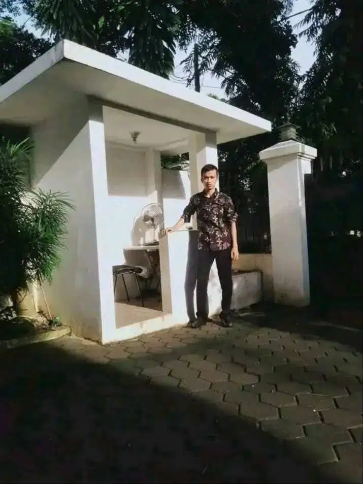 Mencari kerjaan,utamanya dibidang kebersihan.