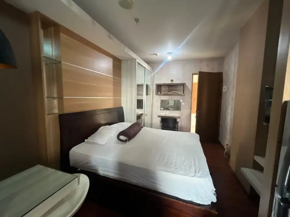 Disewakan Studio Oak Tower B Jaktim – Lantai Tinggi Full Furnish View Kolam Renang Hadap Utara