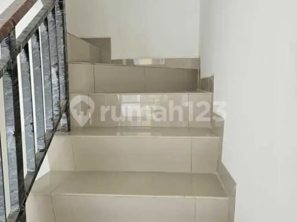 Disewakan Rumah 3Lt Pik2 Cluster Miami Uk 6X10 Unfurnish Ready