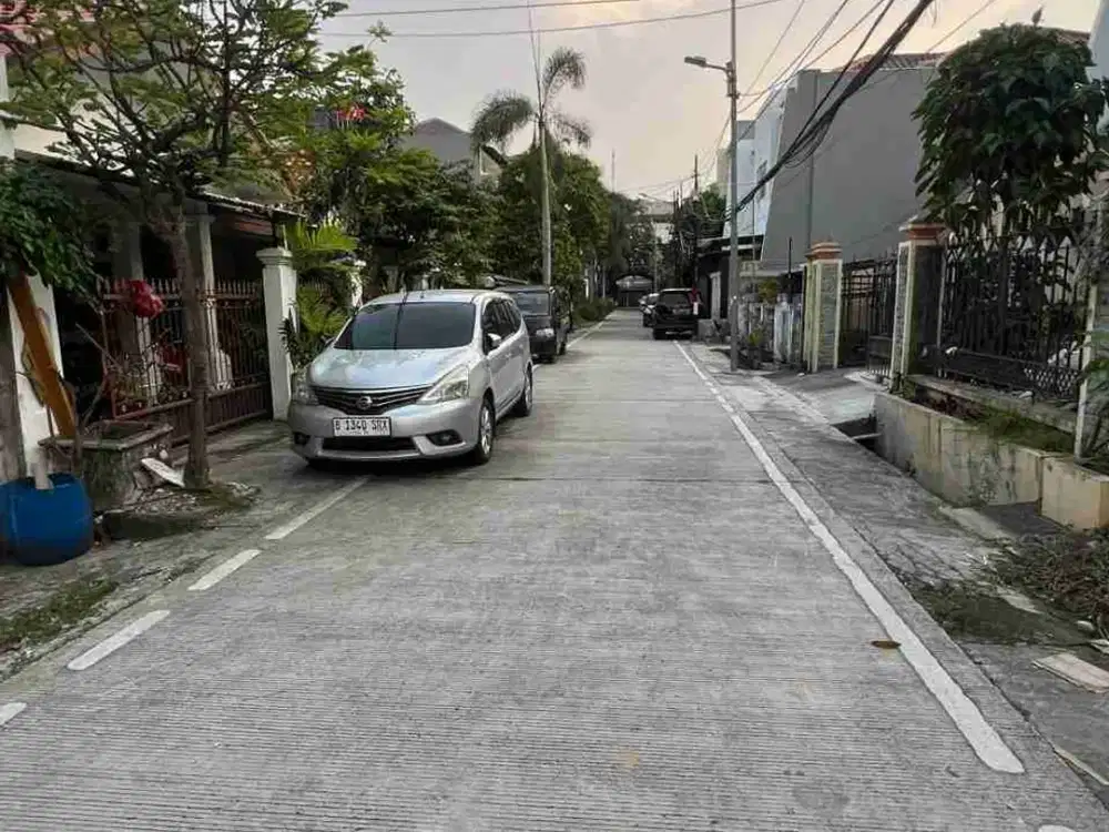 Dijual rumah tua di Rajawali Selatan SHM Kemayoran Hitung tanah saja