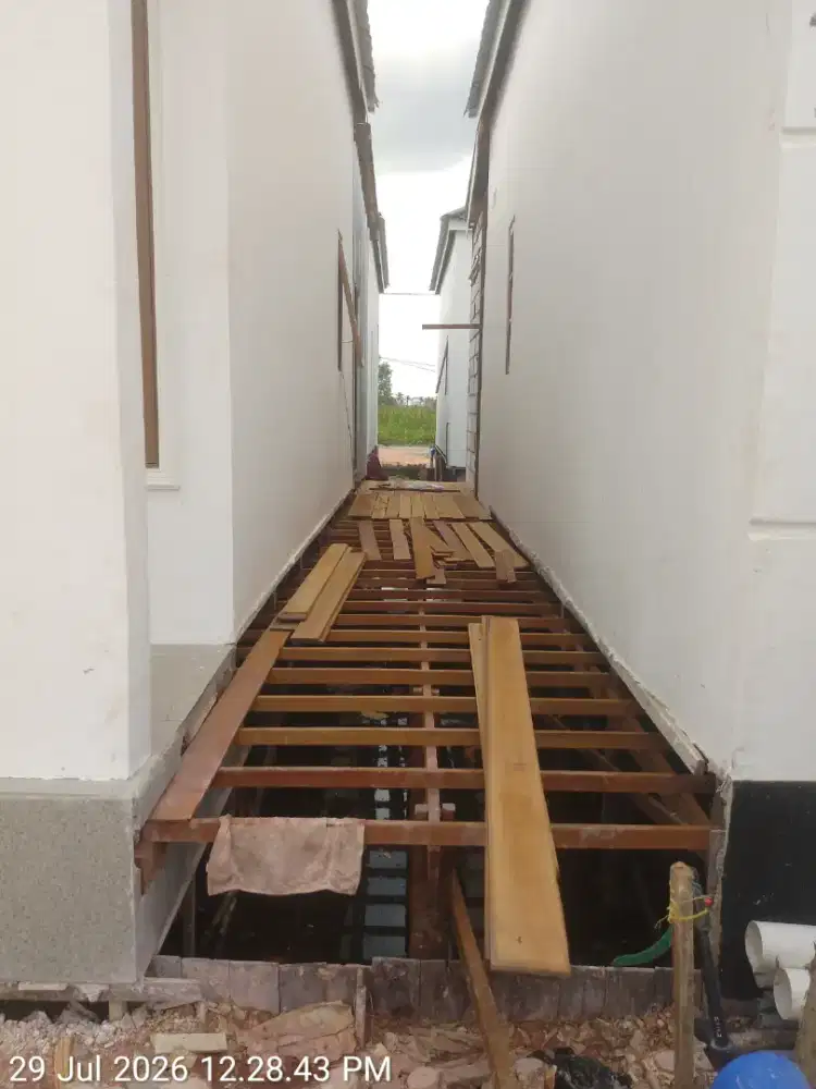 Tukang Bangunan Kayu Dan Batu