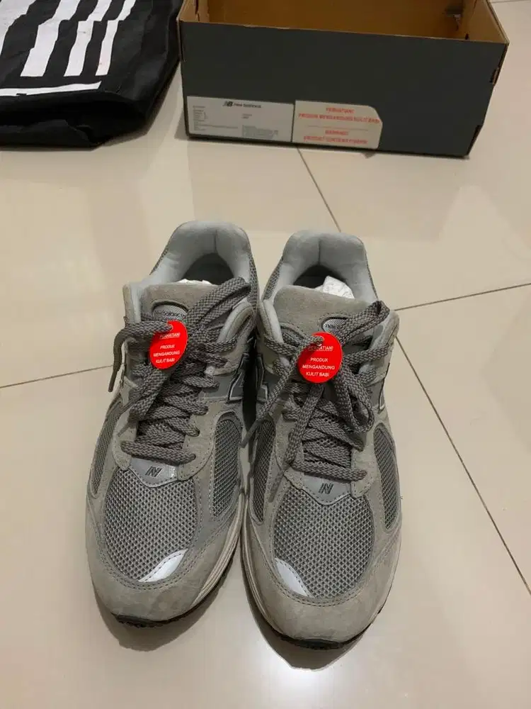 NB 2002r Grey Ukuran 41