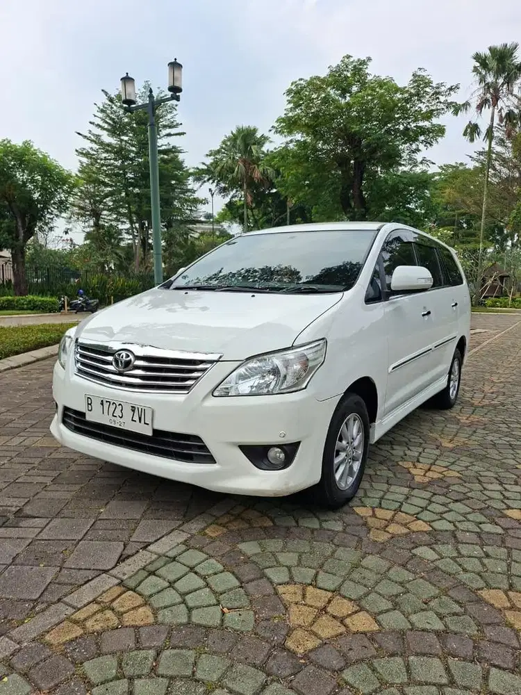 Kijang innova V bensin putih matic