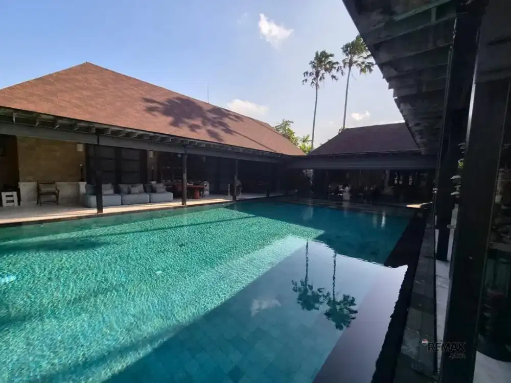 Villa Premium 4 Kamar Tidur Disewakan di Kerobokan, Badung