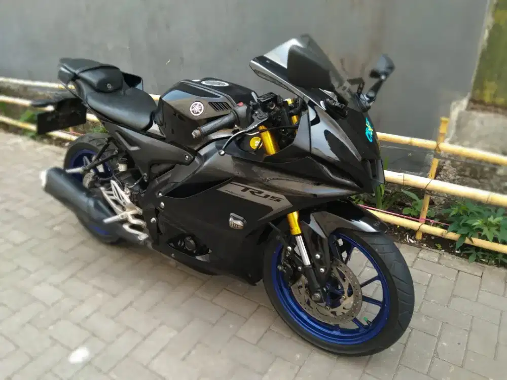 Yamaha R15 V4 Connected