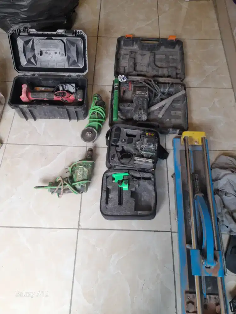 Jasa tukang pasang kramik harian /borongan
