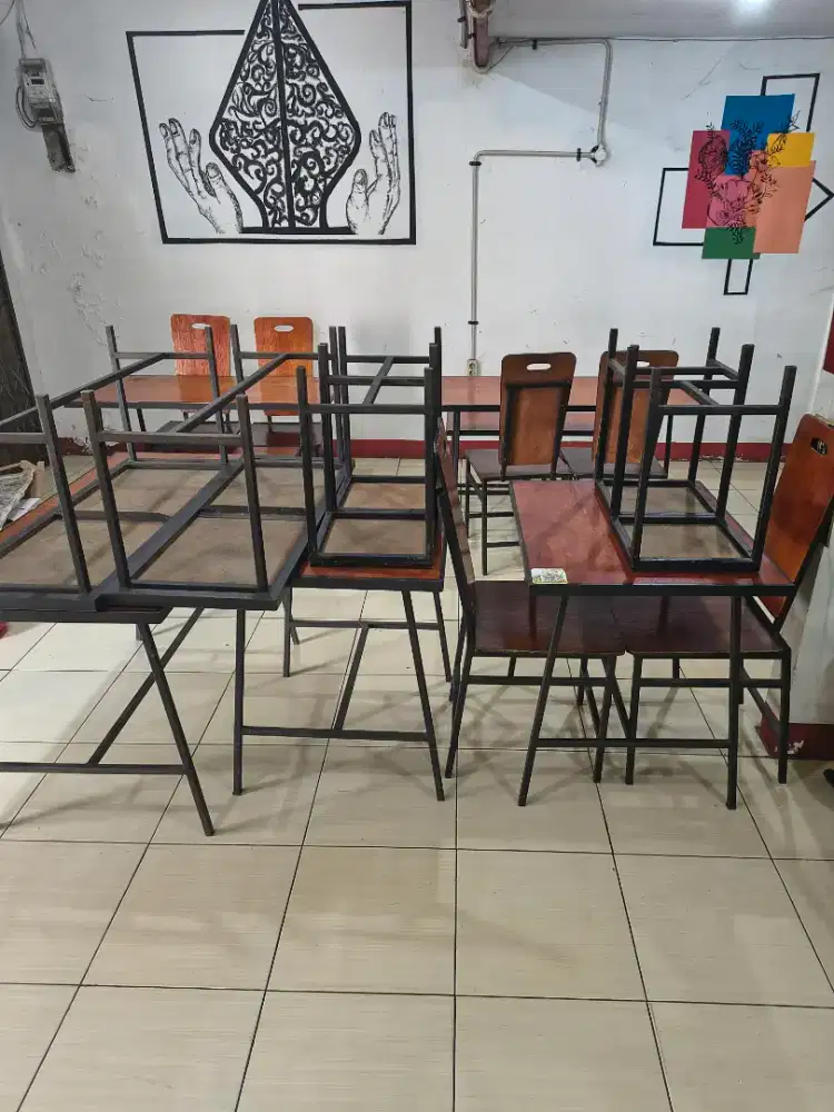 Meja dan Kursi Untuk Usaha