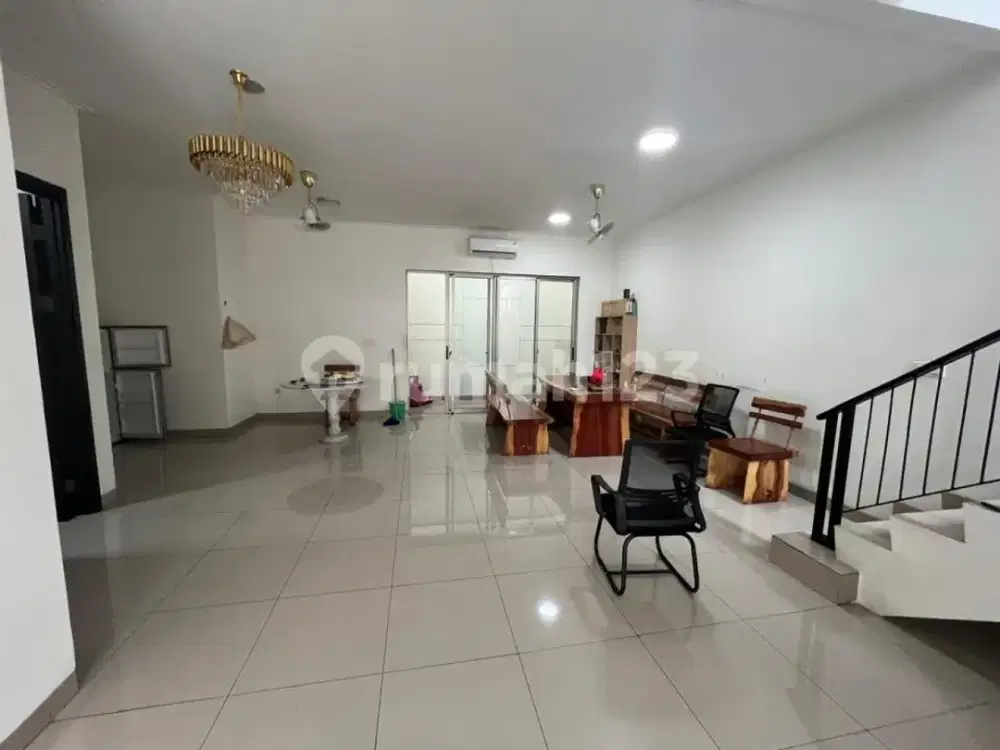 Disewakan Rumah 2Lt Pik2 Uk 8X15 Semi Furnish Ac & Kitchen Set