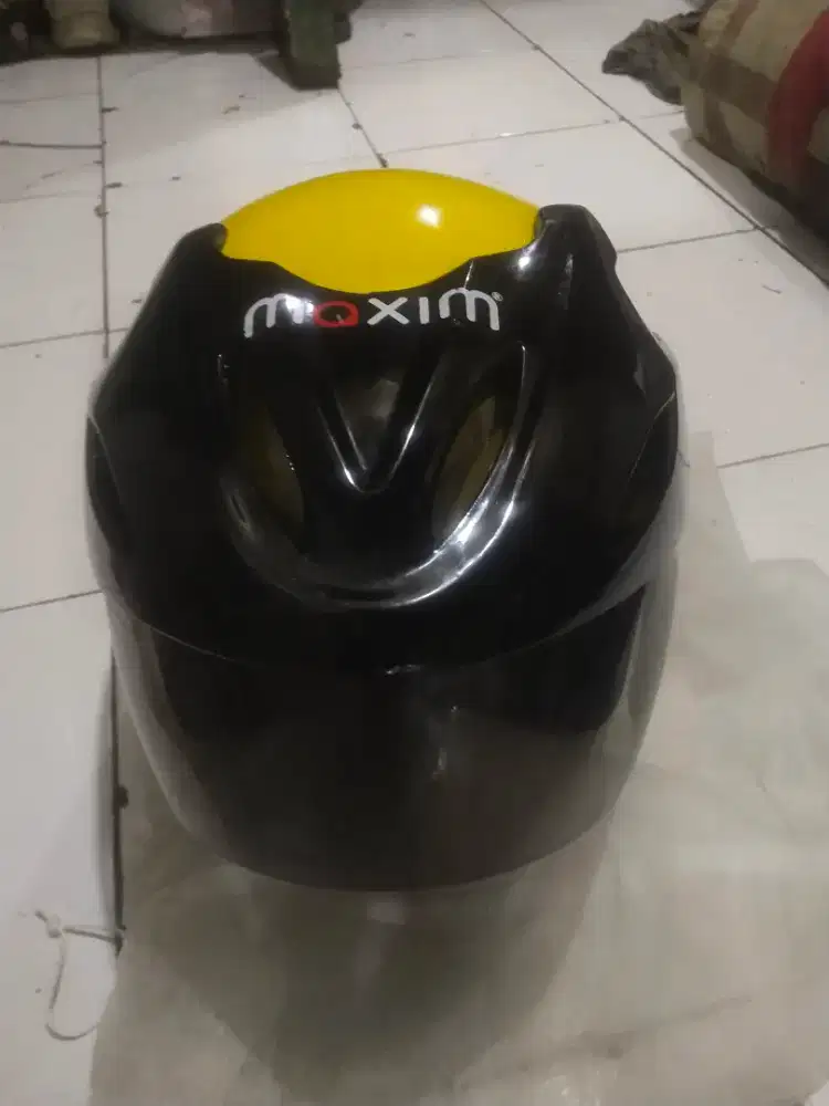 helm maxim like new