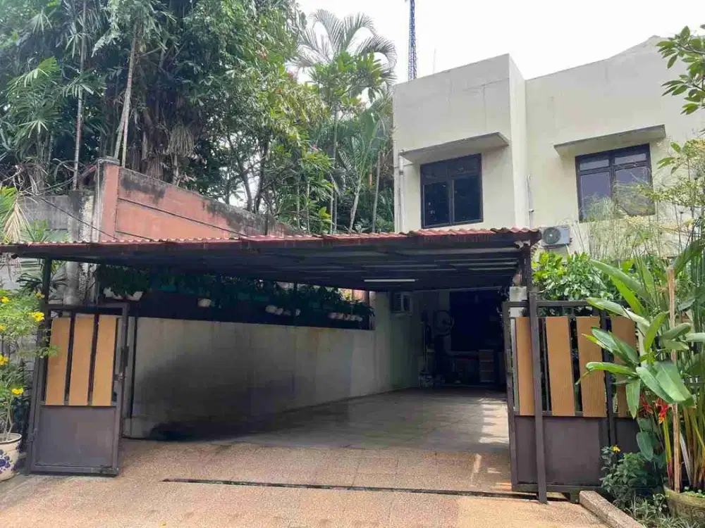 Dijual rumah pojok lokasi strategis di Sektor 5 Bintaro