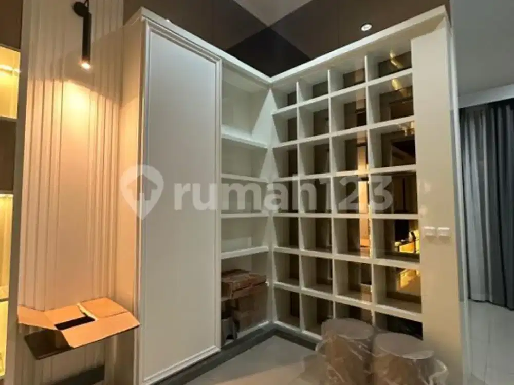 Dijual Rumah Istimewa 2,5Lt Pik2 View Danau Uk 10X25 Full Furnish PPJB