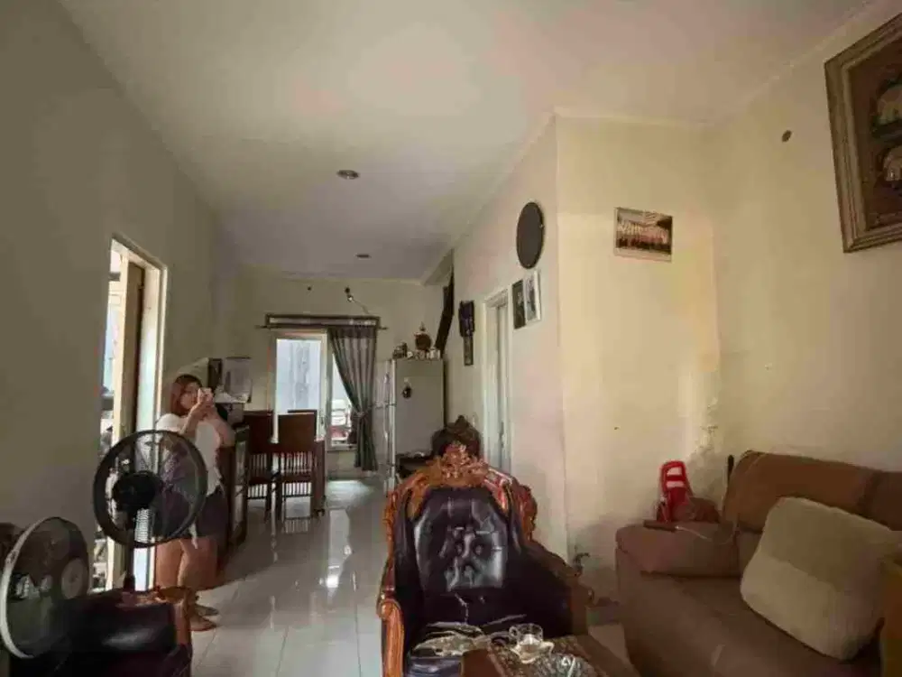 Rumah 2 lantai. keamanan 24 jam. bebas banjir. dekat sekolah. mall. toll