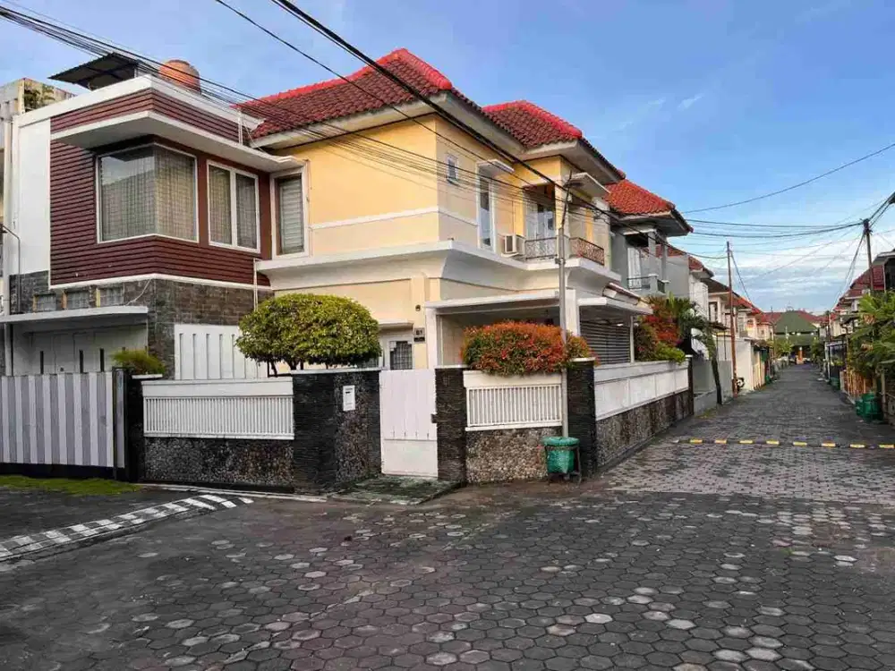 Rumah 2 Lantai Dalam Perumahan Di jl. Palagan km 7 Dekat HYATT, Kampus UGM Dan Pusat Kota Jogja