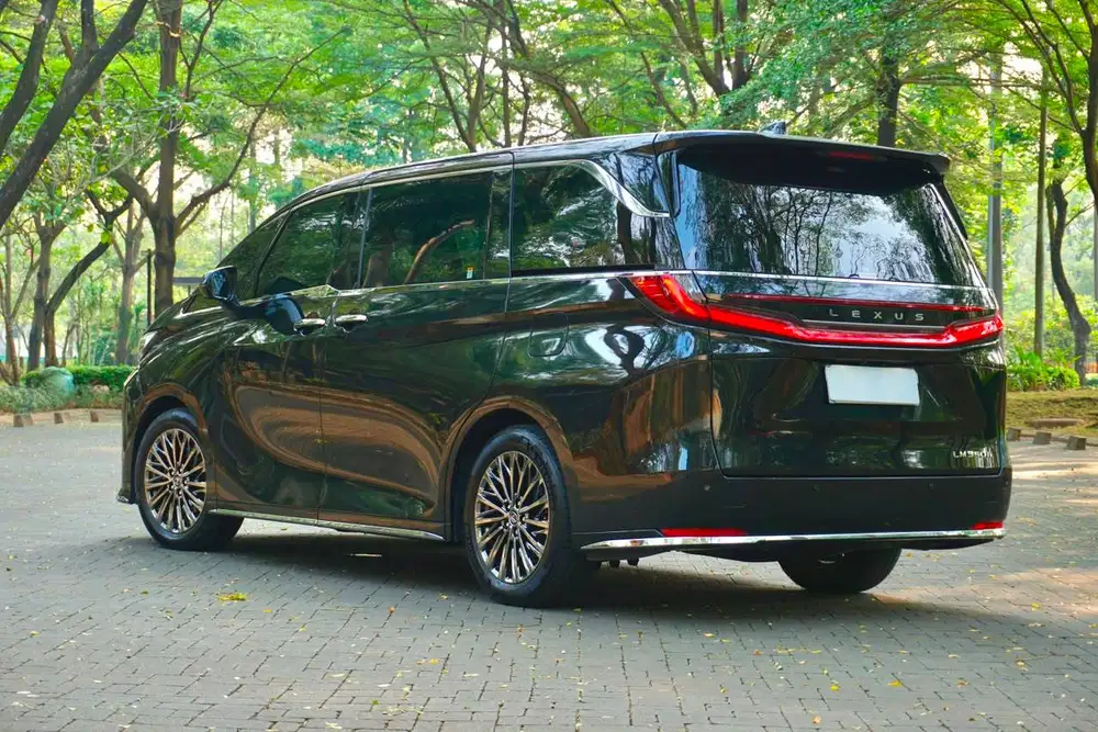 Lexus LM350h Hybrid Luxury A25A-FXS 2023 /2024
