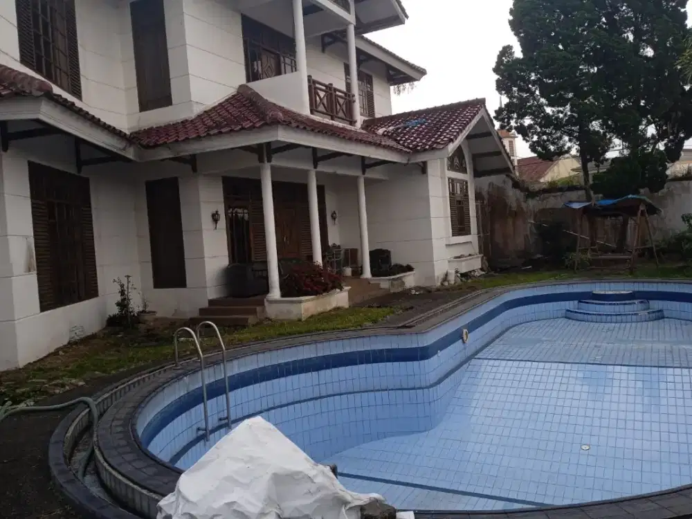 Di jual BU di Cipanas vila mewah 2LT di luar kompleks ada kolam renang