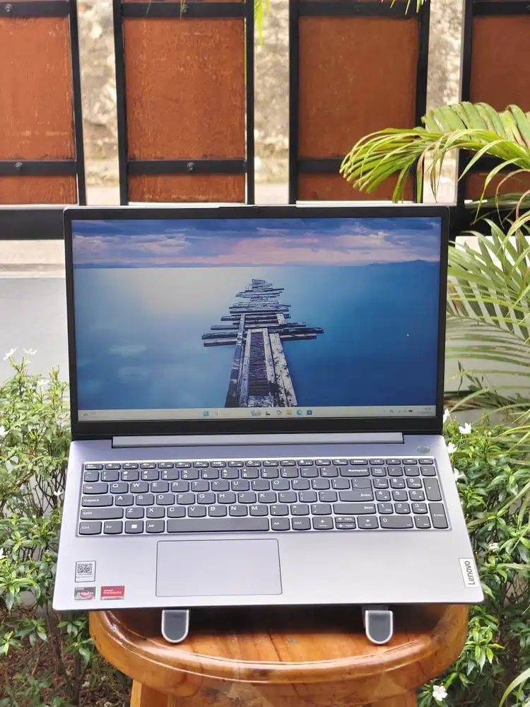 Lenovo V15 G4 Ryzen 5 7520U RAM 16GB SSD 512GB Bergaransi