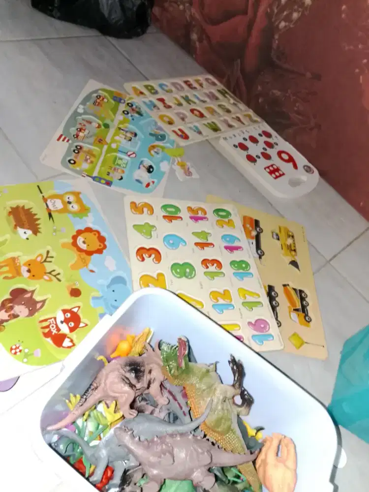 Maenan dino dan puzzle