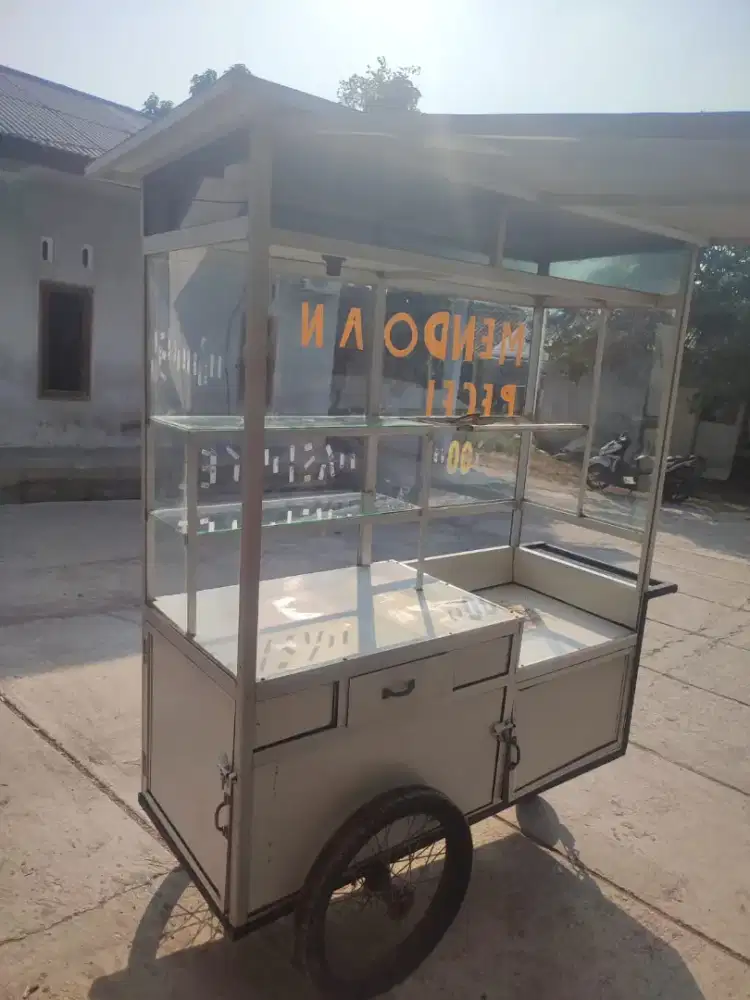 Gerobak bekas mendoan