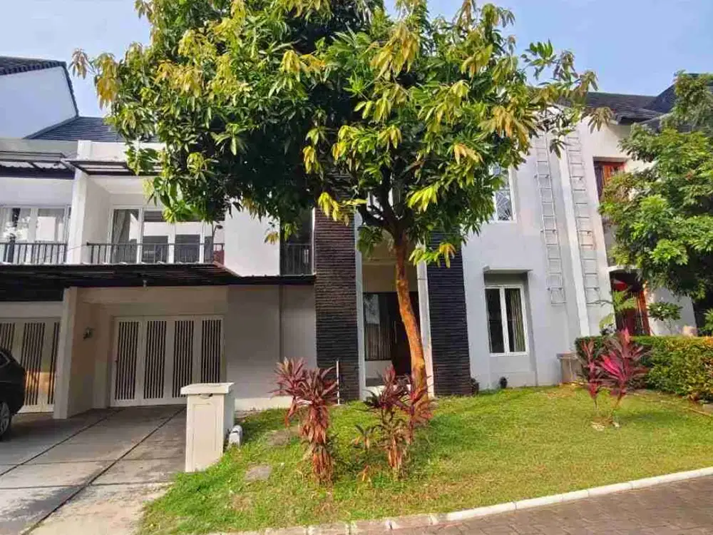 Rumah di jalan Boulevard Premier Park 2 Modernland