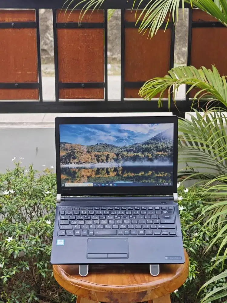 Toshiba Dynabook R73 Core i3 Gen 6 RAM 8GB SSD 128GB Bergaransi