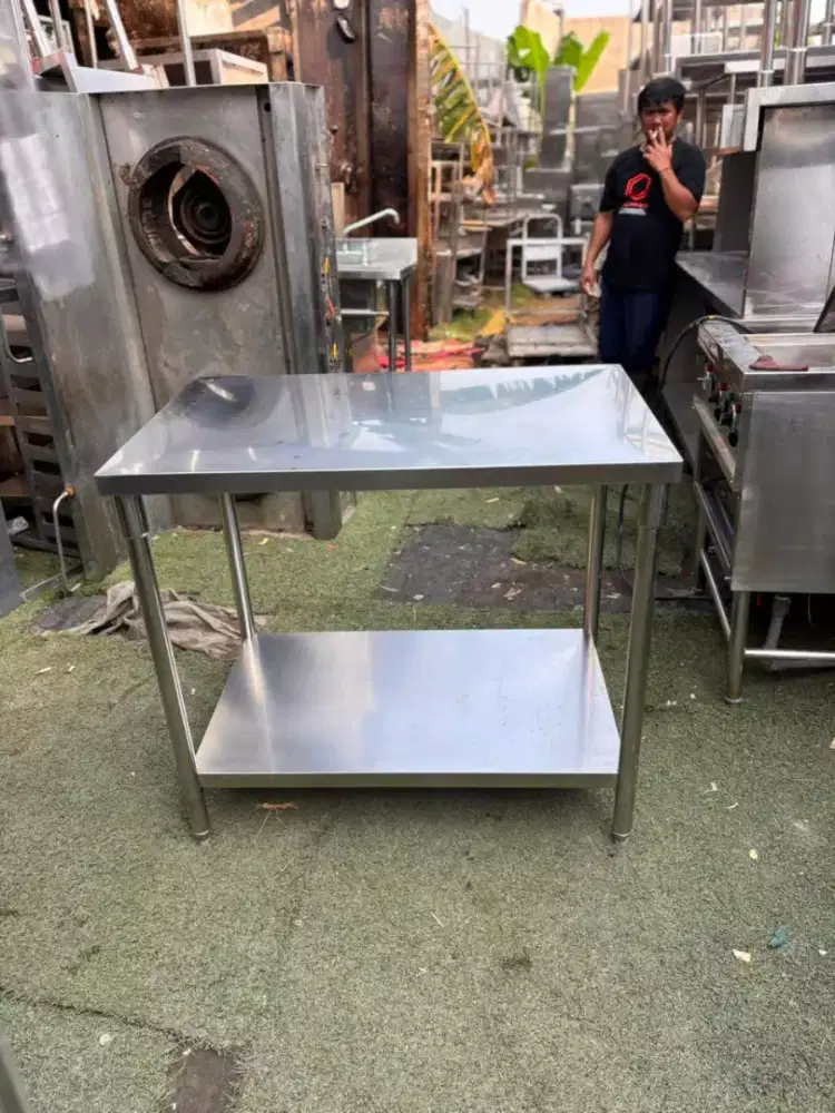 MEJA PREPARE 2 SUSUN LACI
Ukuran 90x60x85