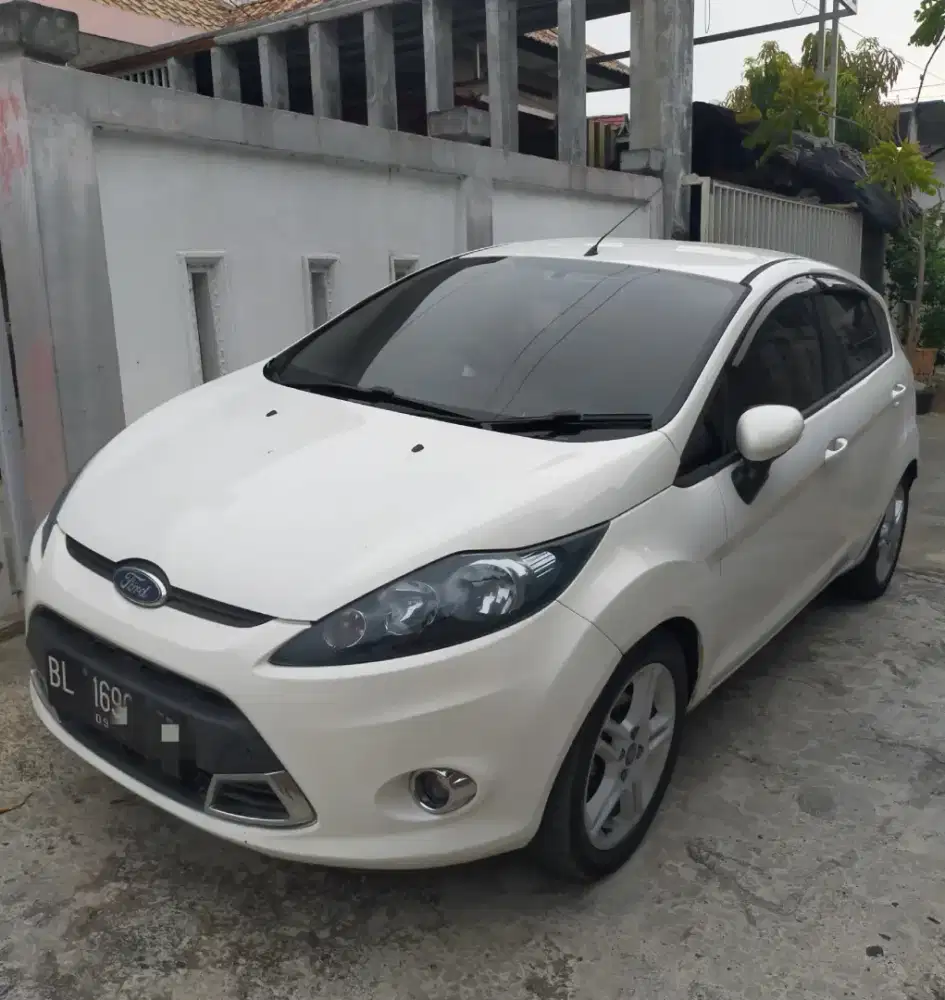 Ford fiesta putih 2012 plat bl kds super berminat hub